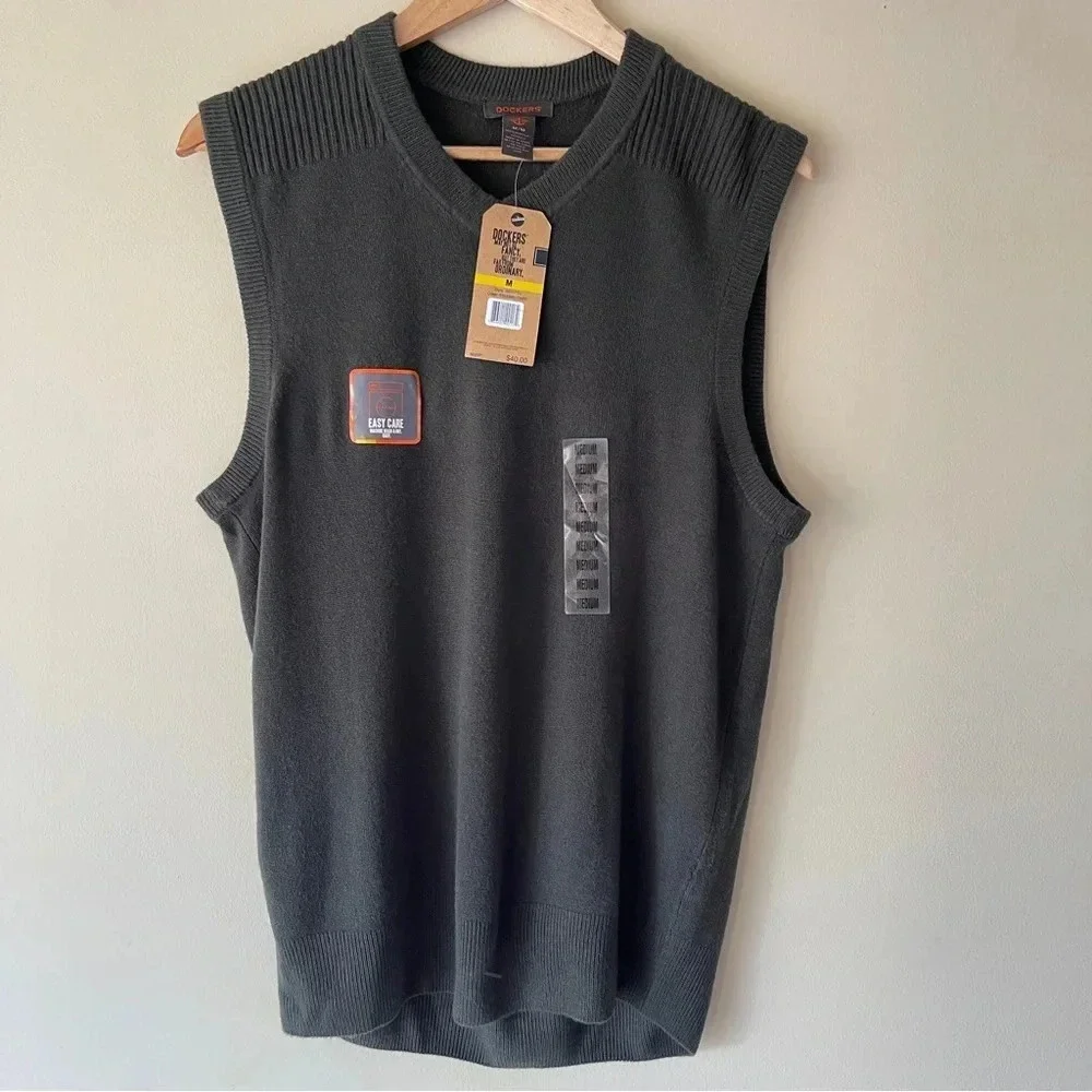 NWT Dockers Men's Medium Sweater Vest Dark Green Ribbed Shoulders Easy Care